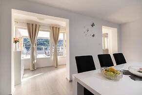 Sea View Apartment Doris
