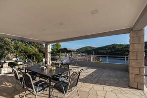 Sea View Apartment Doris