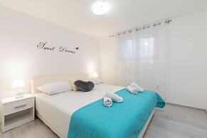 Sea View Apartment Doris