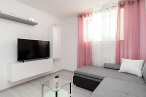 Sea View Apartment Doris