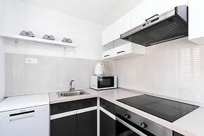 Sea View Apartment Doris