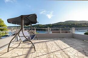Sea View Apartment Doris