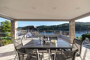 Sea View Apartment Doris