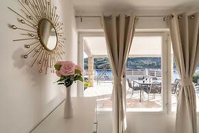 Sea View Apartment Doris