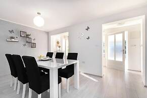 Sea View Apartment Doris