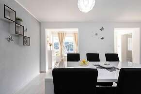 Sea View Apartment Doris