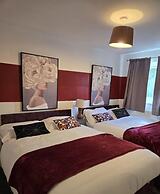 Manchester Blissful Retreat - 3-bedroom House