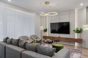 Gorgeous 5Bd Pool Game Room at Windsor Cay 1253