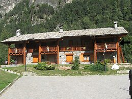 Chalet-village Situated in a Quiet Area
