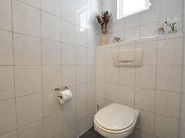 Cozy Holiday Home in Zonnemaire Near Lakebeach