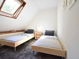 Cozy Holiday Home in Zonnemaire Near Lakebeach