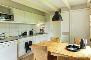 Cozy Holiday Home in Zonnemaire Near Lakebeach