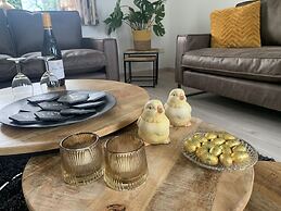 Cozy Holiday Home in Zonnemaire Near Lakebeach