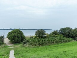 Cozy Holiday Home in Zonnemaire Near Lakebeach