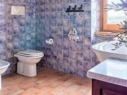 Beautiful Villa in San Giovanni del Pantano With Pool