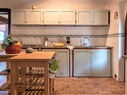 Beautiful Villa in San Giovanni del Pantano With Pool