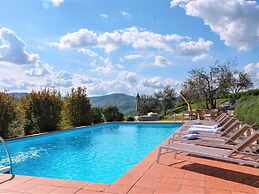 Beautiful Villa in San Giovanni del Pantano With Pool