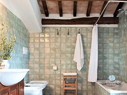 Beautiful Villa in San Giovanni del Pantano With Pool