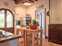 Beautiful Villa in San Giovanni del Pantano With Pool