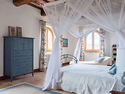 Beautiful Villa in San Giovanni del Pantano With Pool