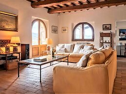 Beautiful Villa in San Giovanni del Pantano With Pool