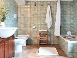 Beautiful Villa in San Giovanni del Pantano With Pool