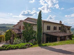 Beautiful Villa in San Giovanni del Pantano With Pool