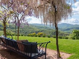 Beautiful Villa in San Giovanni del Pantano With Pool