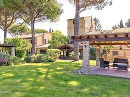 Farmhouse in Marsciano With Vineyards Olive Groves