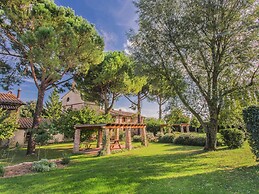 Farmhouse in Marsciano With Vineyards Olive Groves