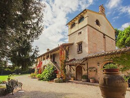 Farmhouse in Marsciano With Vineyards Olive Groves