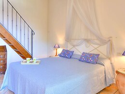 Farmhouse in Marsciano With Vineyards Olive Groves