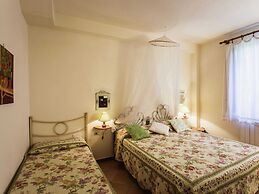 Farmhouse in Marsciano With Vineyards Olive Groves