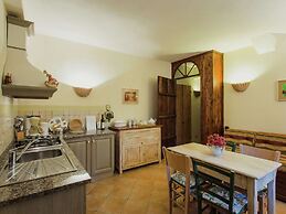 Farmhouse in Marsciano With Vineyards Olive Groves