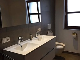 Quaint Mansion Near ski bus in Goldegg