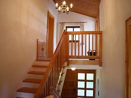 Quaint Mansion Near ski bus in Goldegg