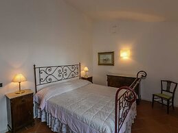 Cozy Holiday Home With Pool in Sienna Italy