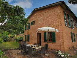 Cozy Holiday Home With Pool in Sienna Italy