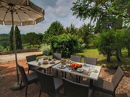 Cozy Holiday Home With Pool in Sienna Italy
