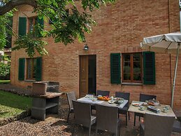 Cozy Holiday Home With Pool in Sienna Italy