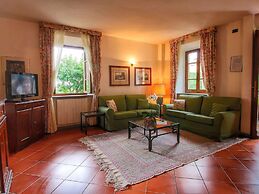 Cozy Holiday Home With Pool in Sienna Italy