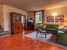 Cozy Holiday Home With Pool in Sienna Italy