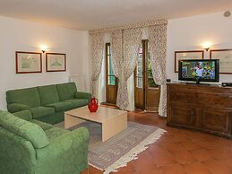 Cozy Holiday Home With Pool in Sienna Italy