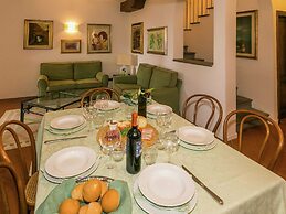 Cozy Holiday Home With Pool in Sienna Italy