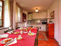 Cozy Holiday Home With Pool in Sienna Italy