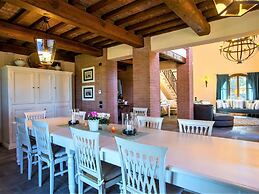 Pleasant Villa in Peccioli With Private Swimming Pool
