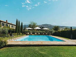 Rustic Farmhouse in Cortona With Swimming Pool