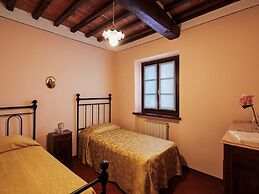 Rustic Farmhouse in Cortona With Swimming Pool