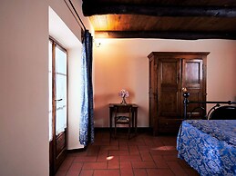 Rustic Farmhouse in Cortona With Swimming Pool