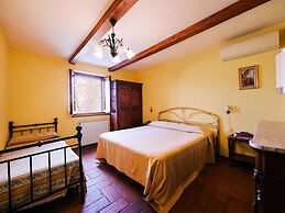 Rustic Farmhouse in Cortona With Swimming Pool